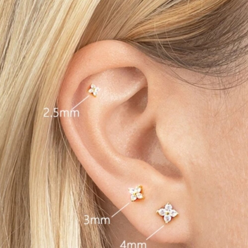 Clover Studs. These earrings are the perfect gift for yourself or your love one - Picture 5 of 6